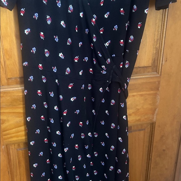 Ann Taylor Petite Floral Wrap Dress in Black - Picture 5 of 8